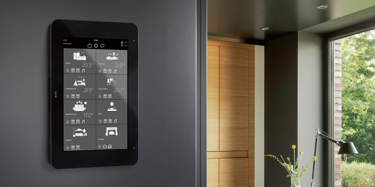 JUNG Smart Panel 8 bei Elektro Gerhard Resch in Offenstetten